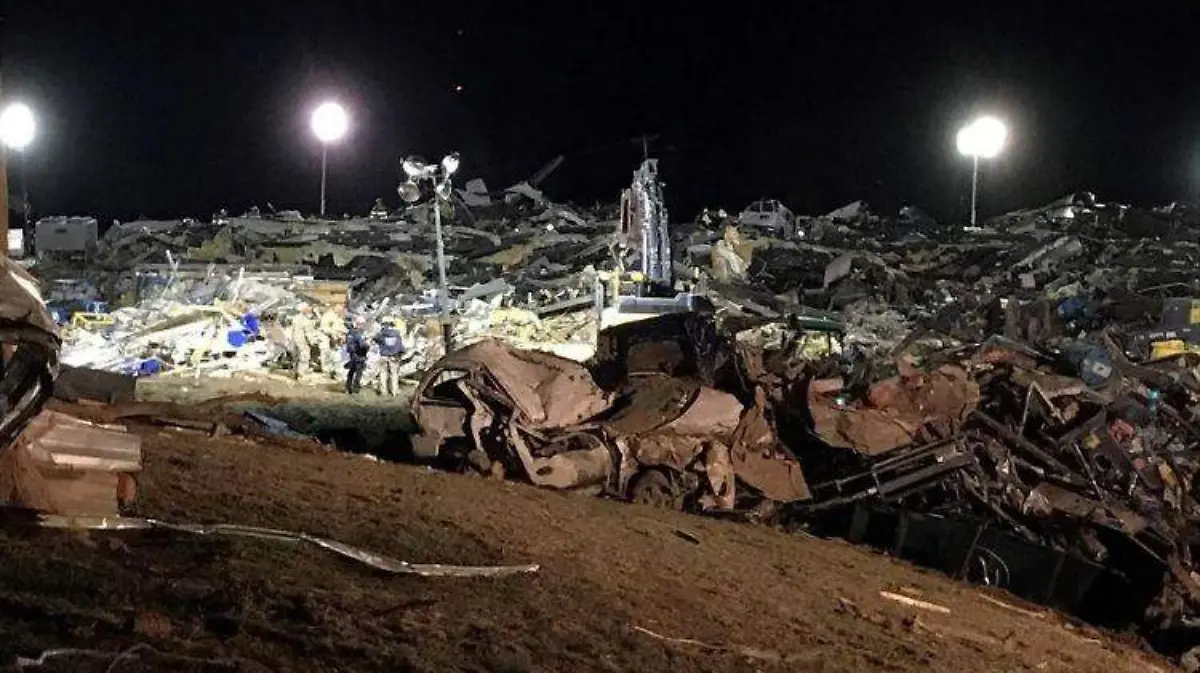 Continúan misiones de rescate tras tornado